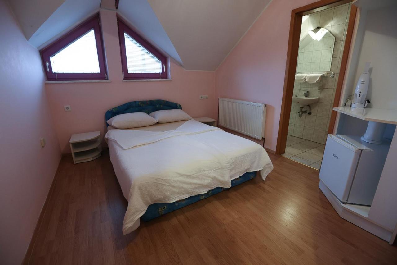 Hostel - Rooms Kaj & Kaja Orehova vas Dış mekan fotoğraf